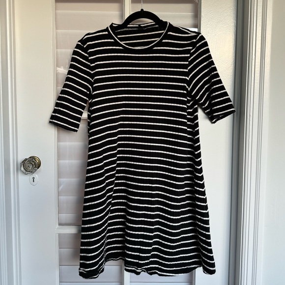 Uniqlo Black and White Striped Ribbed Dress - Picture 1 of 2